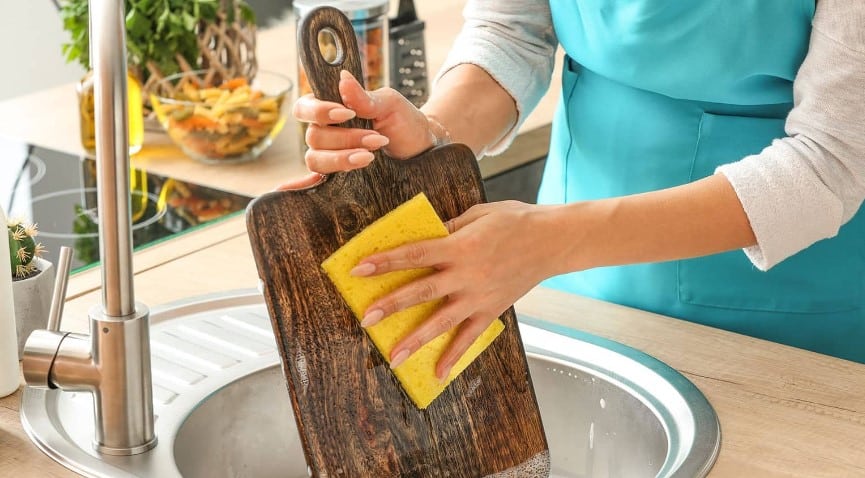 Cleaning a Bamboo Cutting Board 1