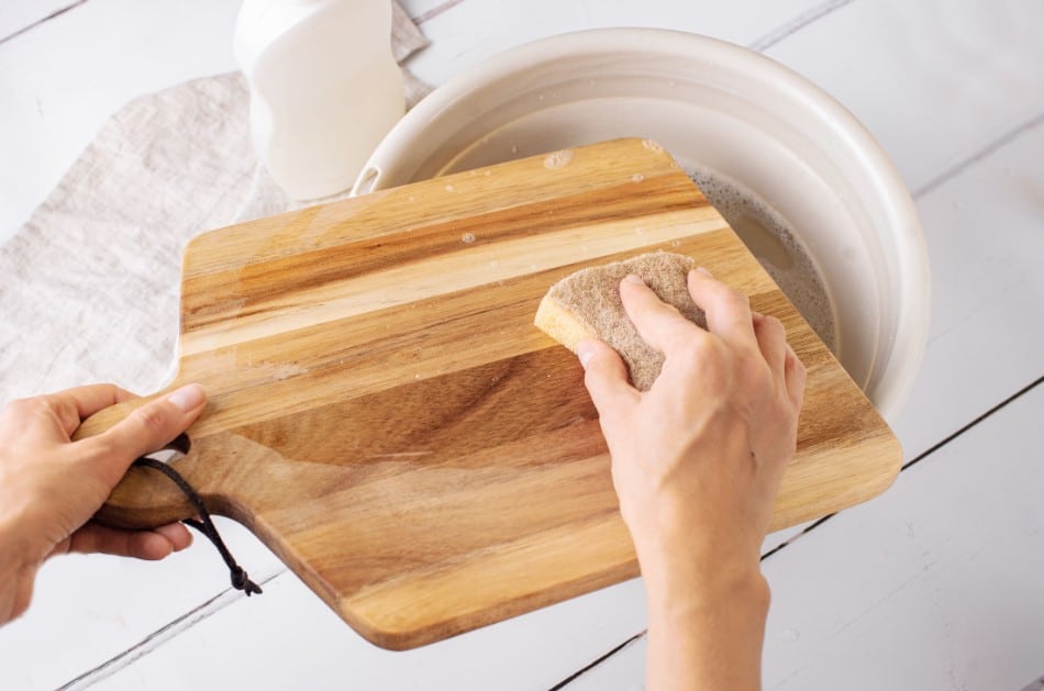 Cleaning a Bamboo Cutting Board 4